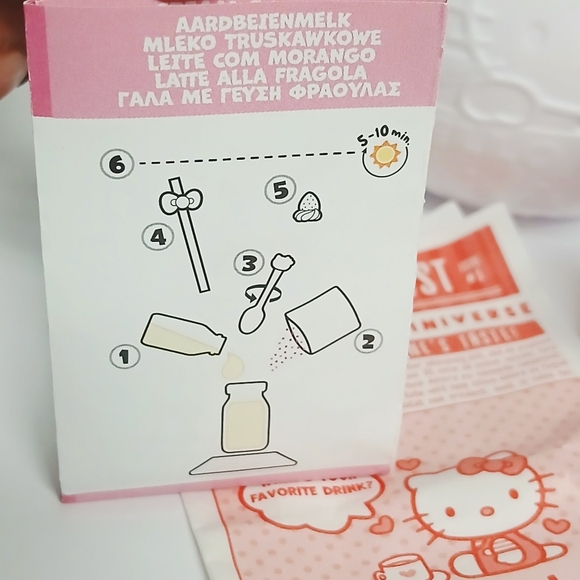 MGA Make It Mini Hello Kitty Strawberry Milk - Picture 7 of 7